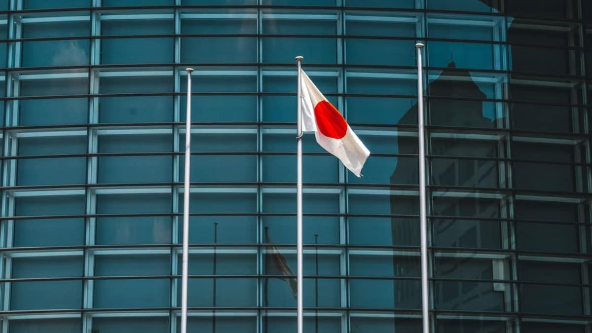 japan flag unsplash Romo A large 1650441926571.jpg