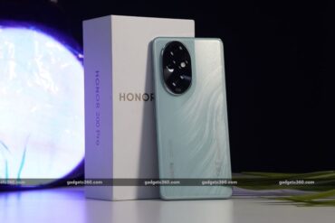 honor 200 pro rear gadgets 360 1725772670307.jpg